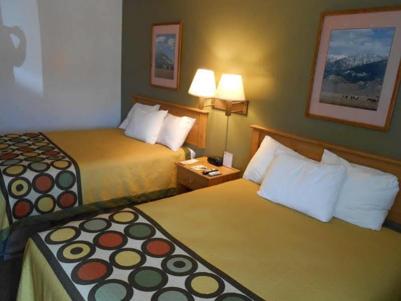 Super 8 By Wyndham Livingston Yellowstone Exterior foto